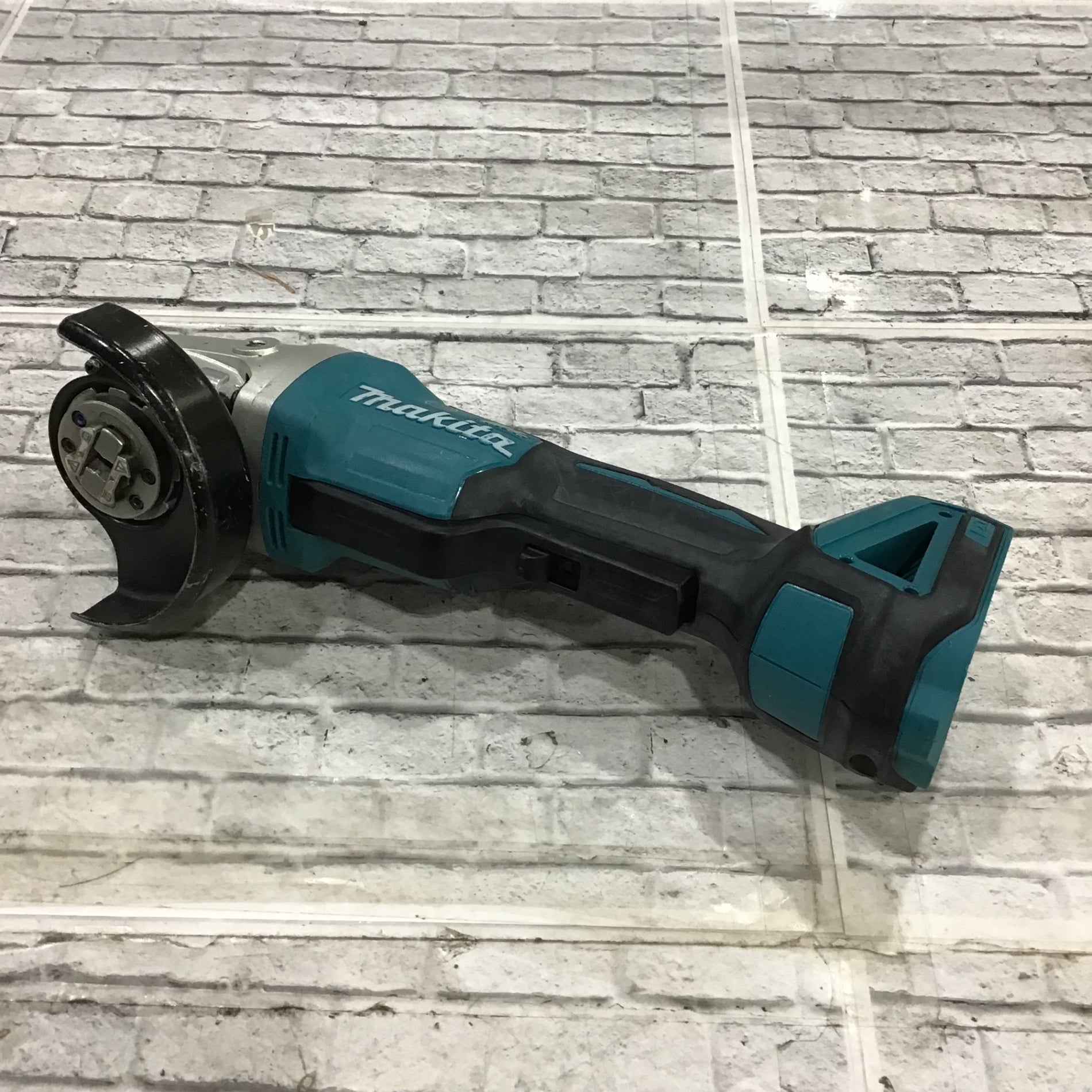 ☆マキタ(makita) 100mmコードレスディスクグラインダ GA420DZ【川口店】 – アクトツールオンラインショップ