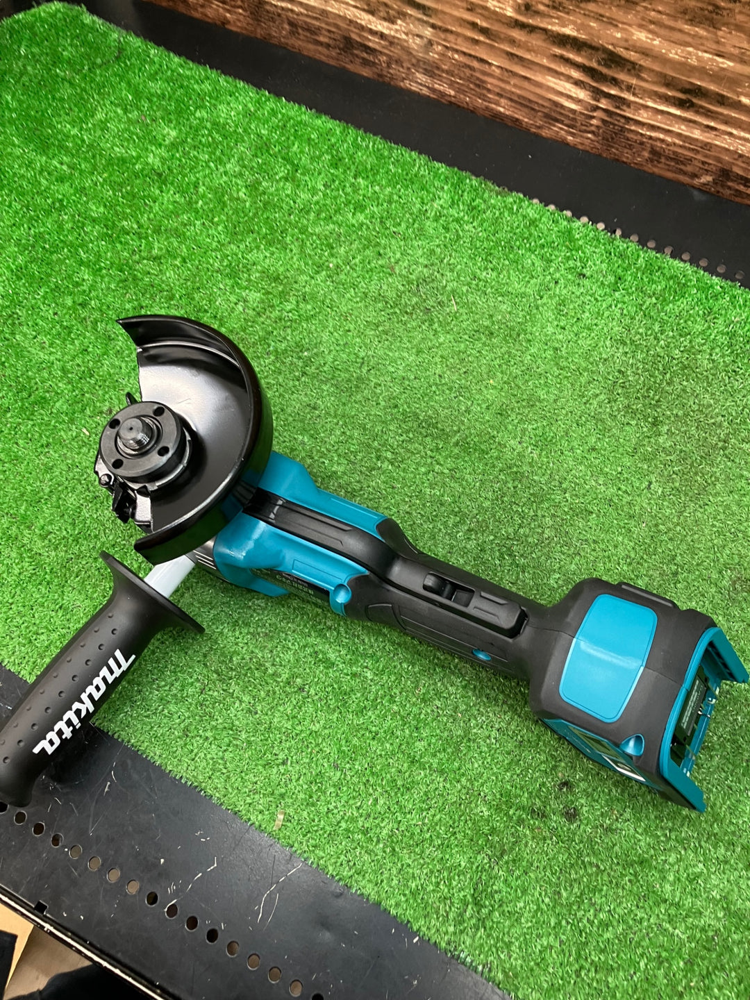 【未使用品】★マキタ(makita) 125mmコードレスディスクグラインダ  GA020GRMX 純正バッテリ BL4040×2本 充電器 DC40RA ケース付 パドルスイッチ【川越店】