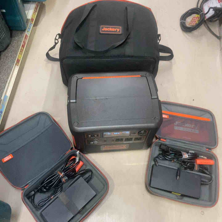 Jackery ポータブル電源 1500 PTB152 1534.68Wh/426300mAh ポータブル電源バッテリー Twin Turboシステム 家庭アウトドア両用バックアップ電源 PSE認証済 純正弦波 MPPT制御方式採用 AC(1800W 瞬間最大3600W)/DC/USB出力 四つの充電方法 ソーラーパネル充電 キャンプ アウトドア 防災グッズ 停電時に 非常用電源【町田店】