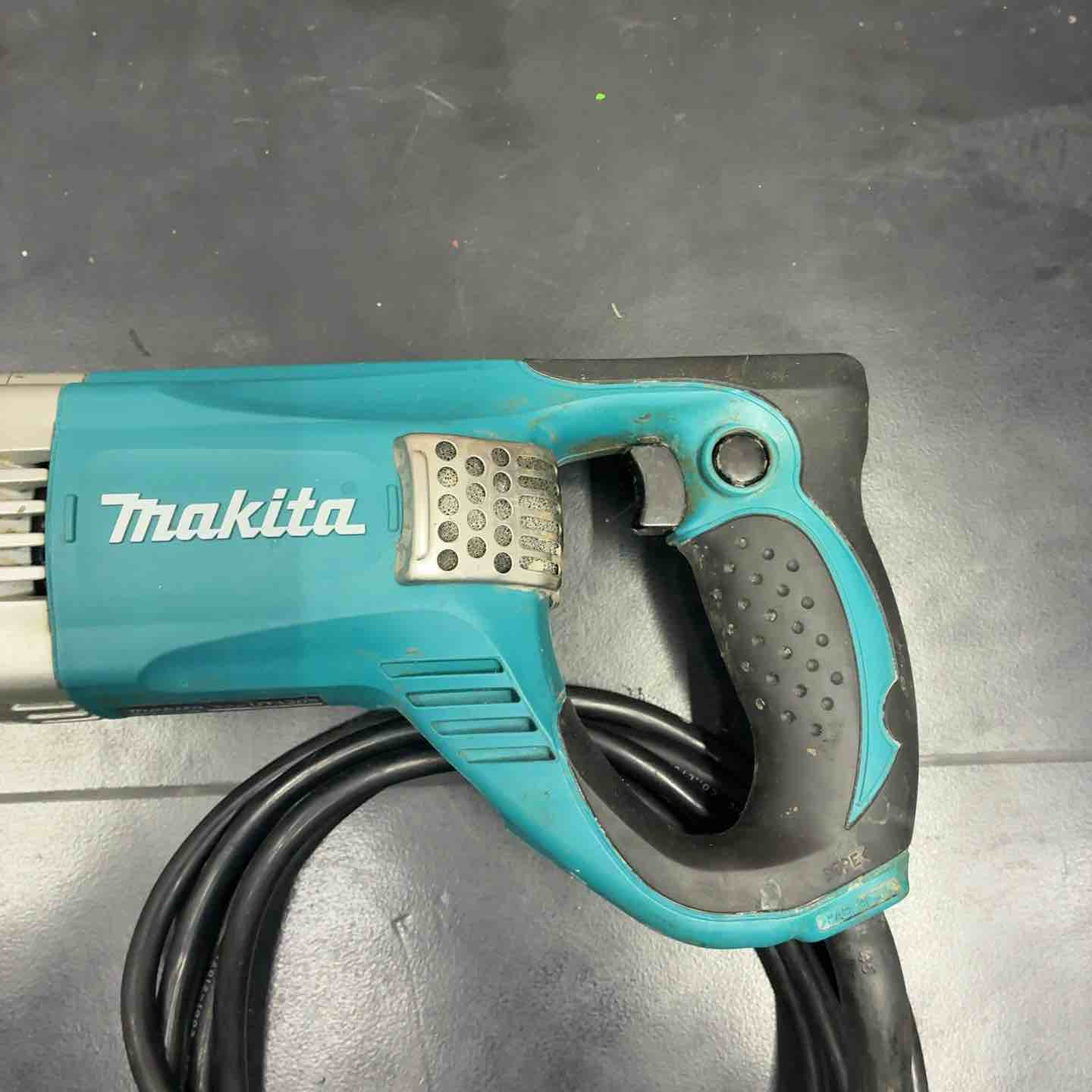 【中古品】 マキタ(makita) コンクリートかくはん機 UT1305 【東大和店】 中古品】 マキタ(makita) コンクリートかくはん機 UT1305 【藤沢店