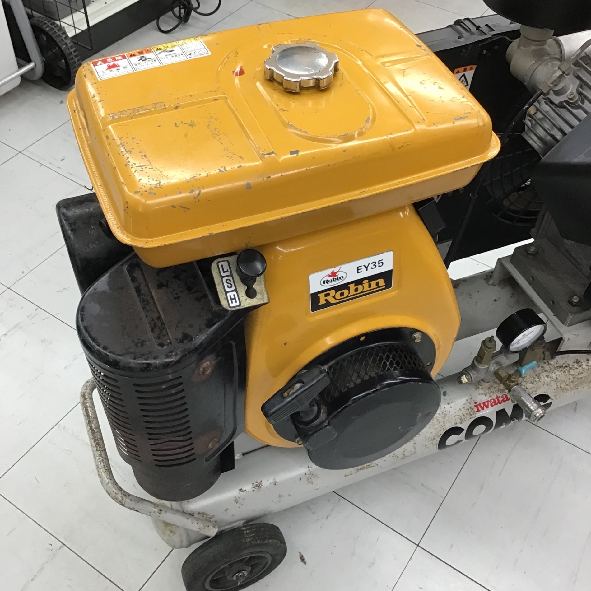 店頭受取り限定】 アネスト岩田/IWATA エンジンコンプレッサー・PLUE37-7 L37-10 【鴻巣店】 – アクトツールオンラインショップ