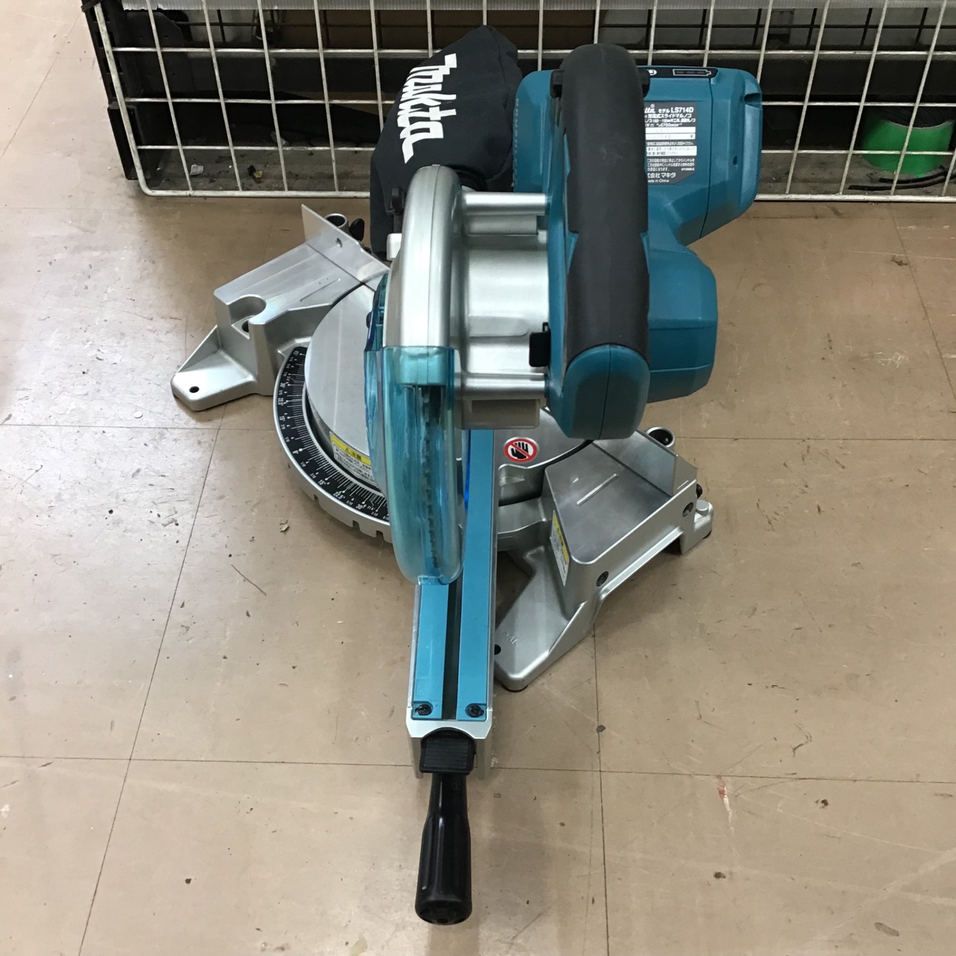 ☆マキタ(makita) コードレススライドマルノコ LS714DZ【草加店】 ☆マキタ(makita) コードレススライドマルノコ LS714DZ【草加店】