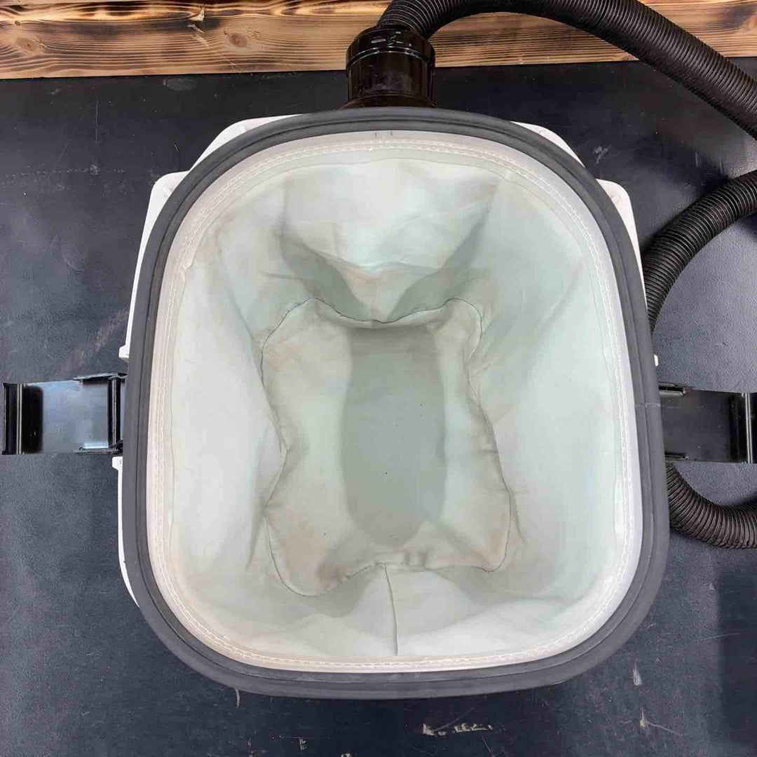 マキタ(makita) 粉じん専用 コードレス集じん機 VC157DZ【藤沢店】
