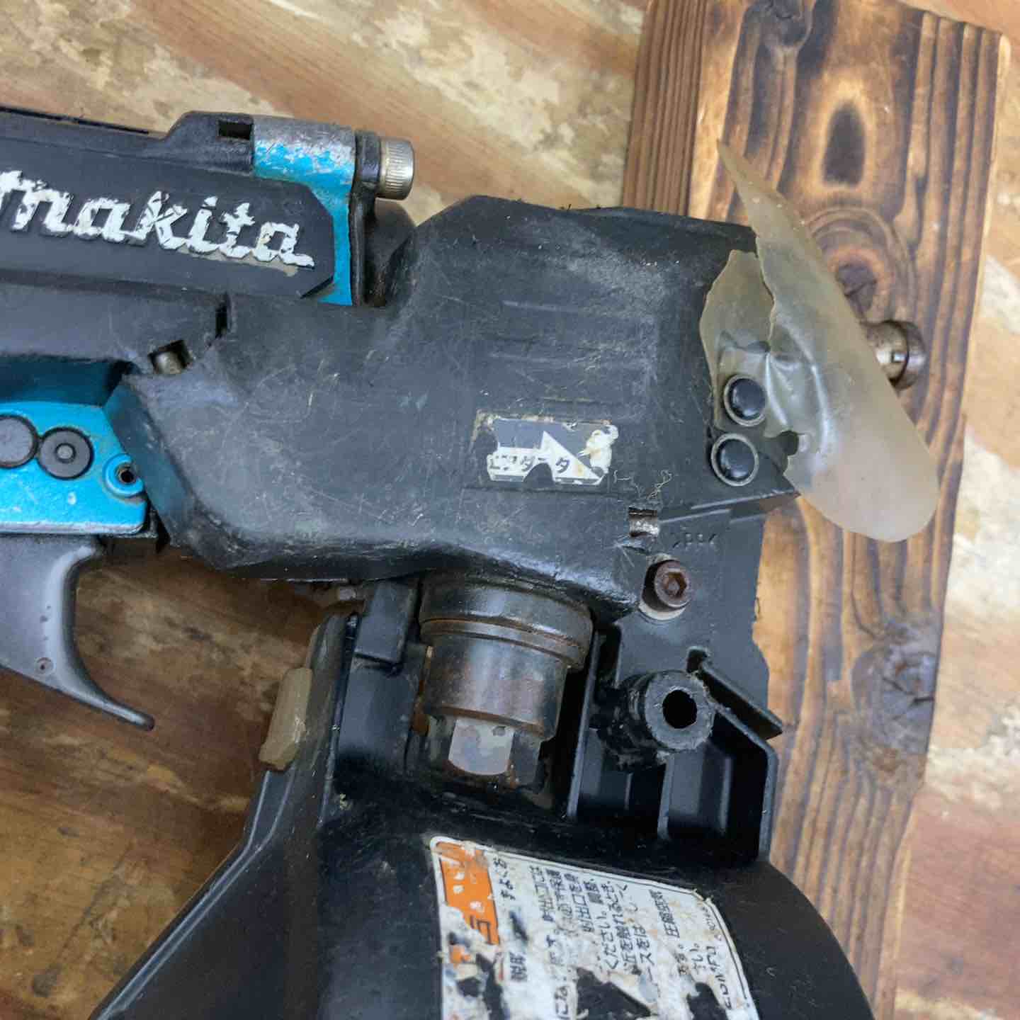 makita マキタ AN636H 高圧釘打ち機【野田愛宕店】【店頭取引限定】【中古】管理番号：ITLNTY1HNOY8 マキタ（makita） 高圧エア釘打ち機 AN636H/HM 65mm エアダスター付
