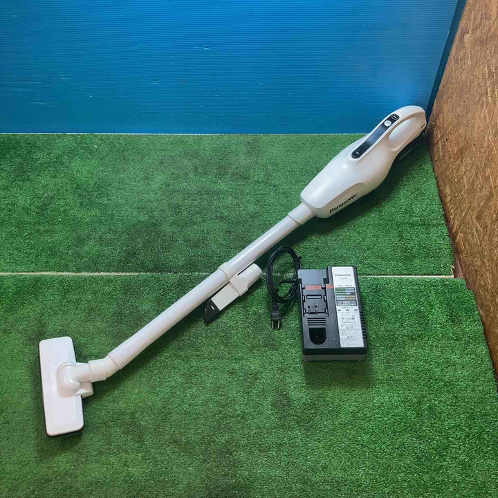【中古品】パナソニック 充電スティッククリーナーEZ37A3デュアル(14.4V/18V対応)45W(18V使用時) EZ37A3LJ1F-W【岩槻店】