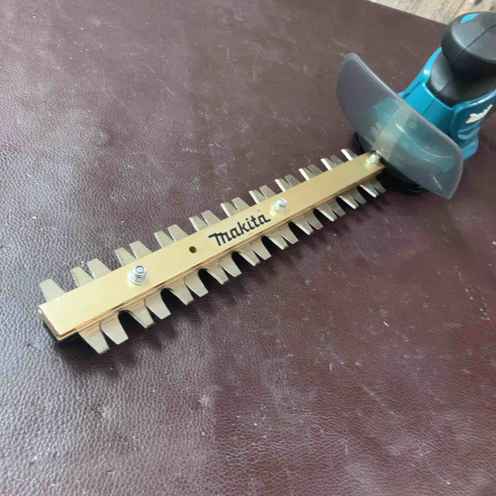 【中古品】◇マキタ(makita) コードレスミニ生垣バリカン MUH267DZ【東大和店】