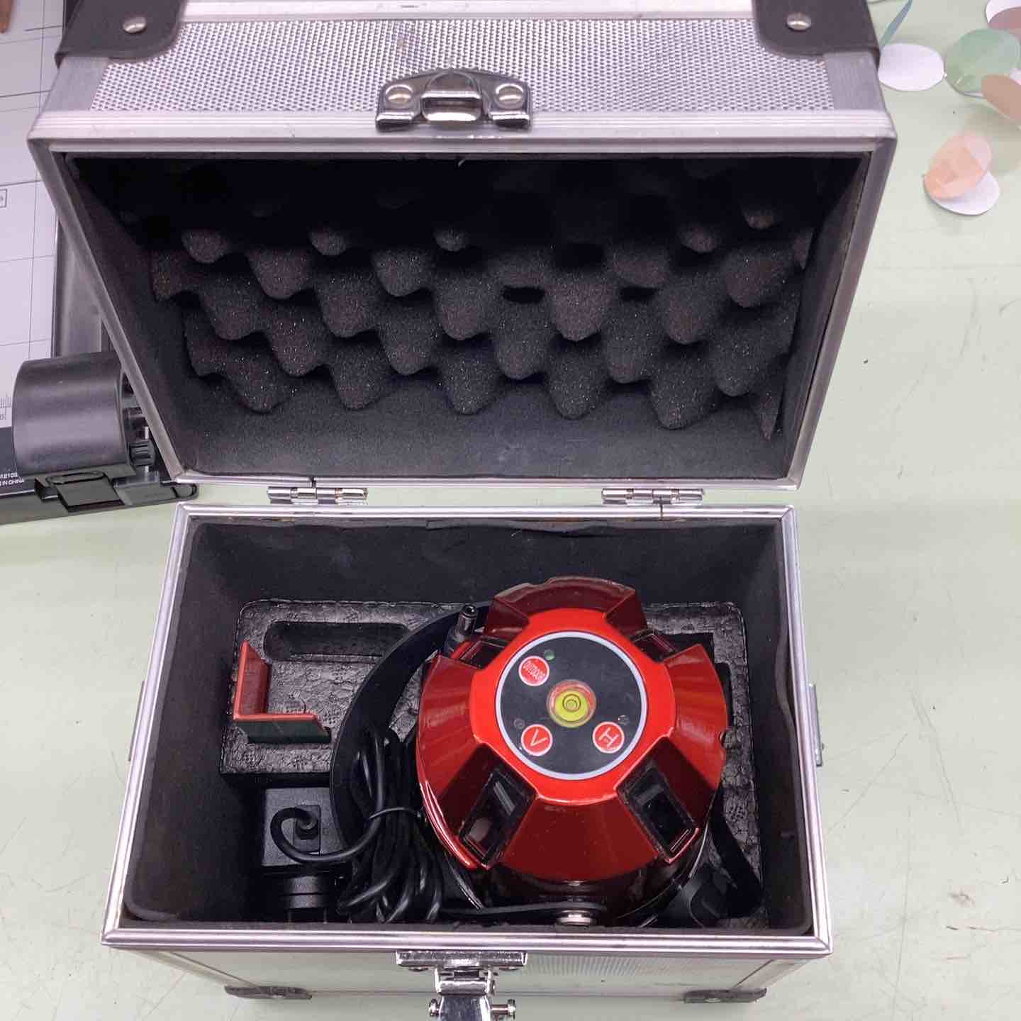 ▽レーザー墨出し器 Firecore /5ライン EP-5R ケース付き【越谷