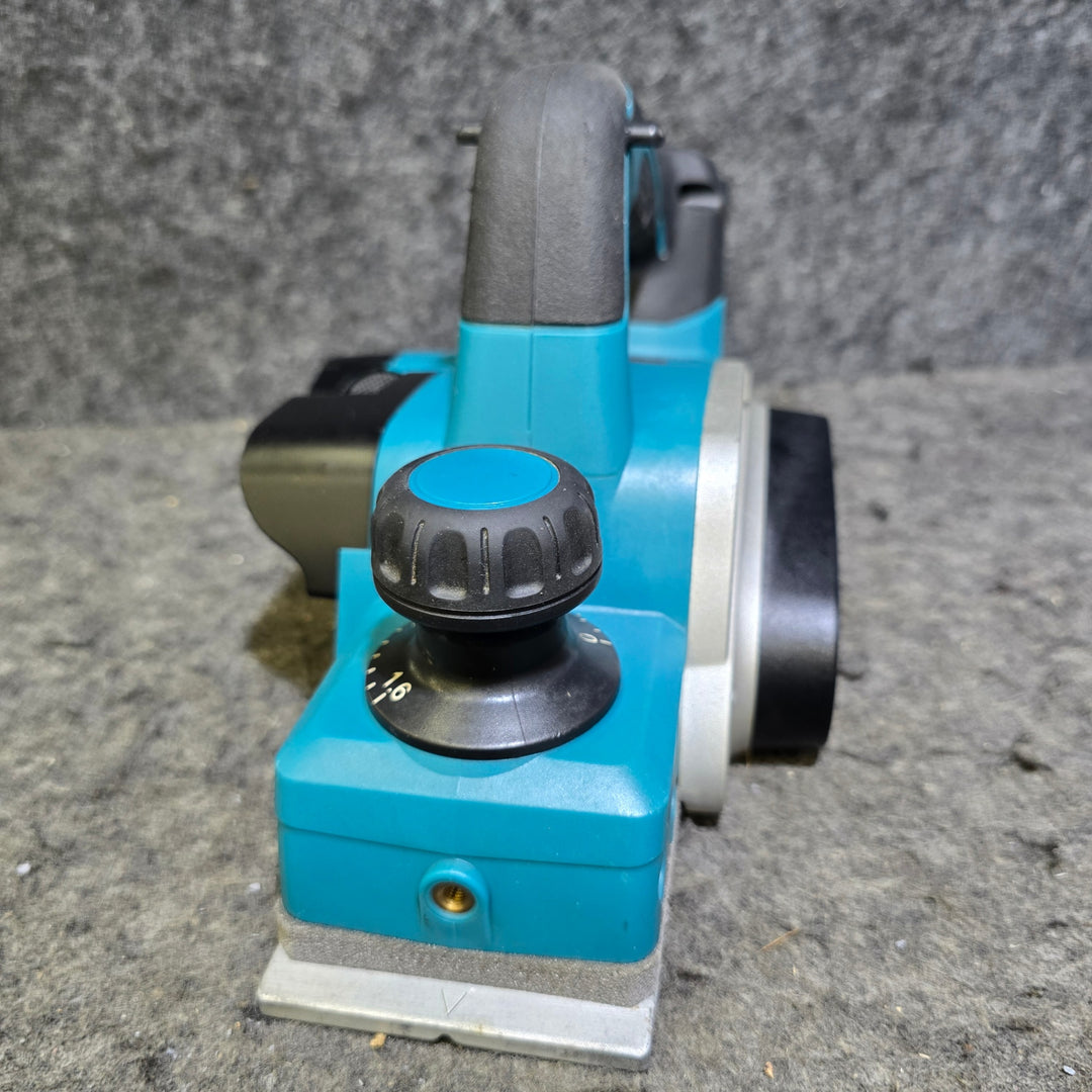 【中古品・14.4V 3.0Ahバッテリ付き！】マキタ(makita) 14.4Vコードレスカンナ KP140DZ【桶川店】