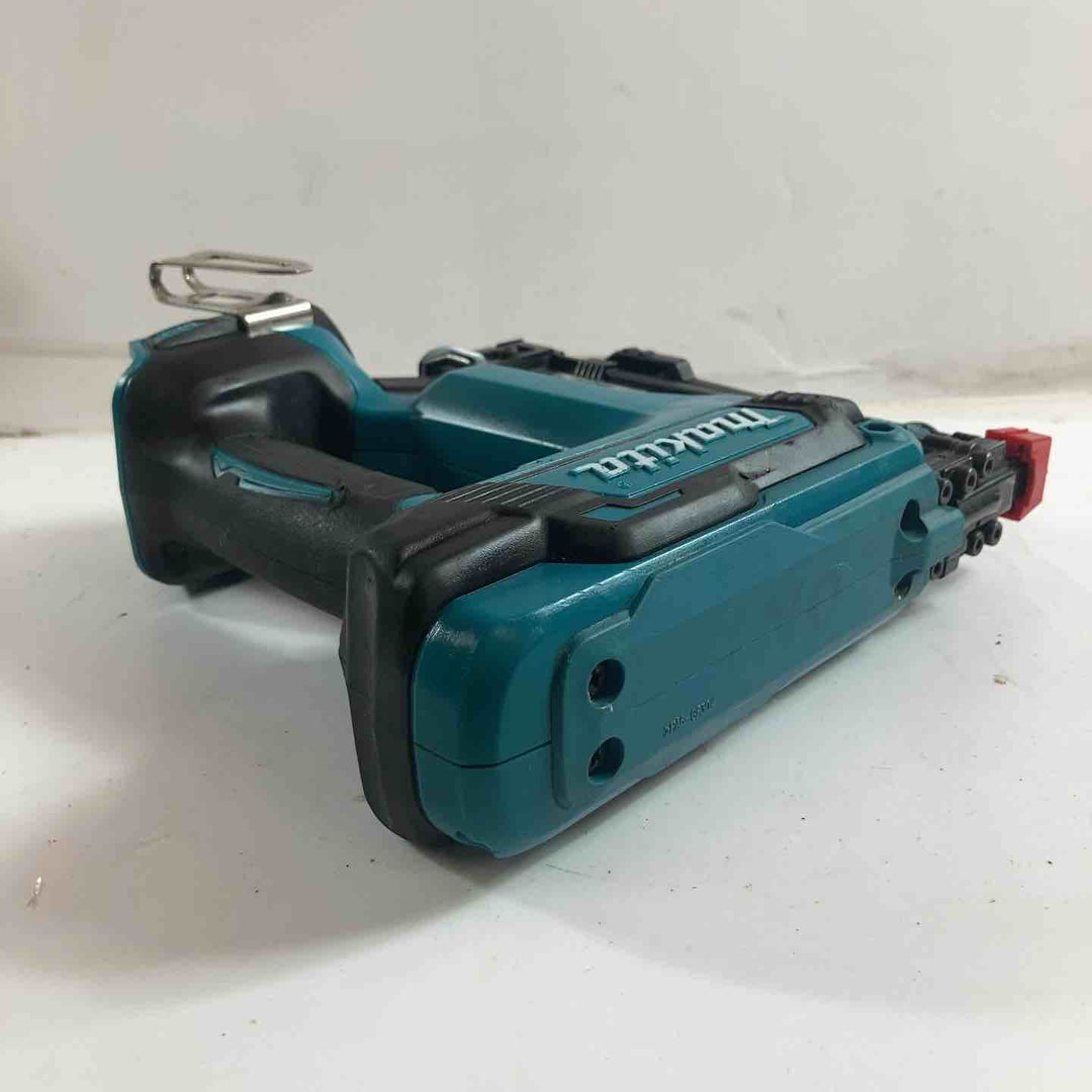 ★マキタ(makita) コードレスタッカー ST421DZK【川崎店】