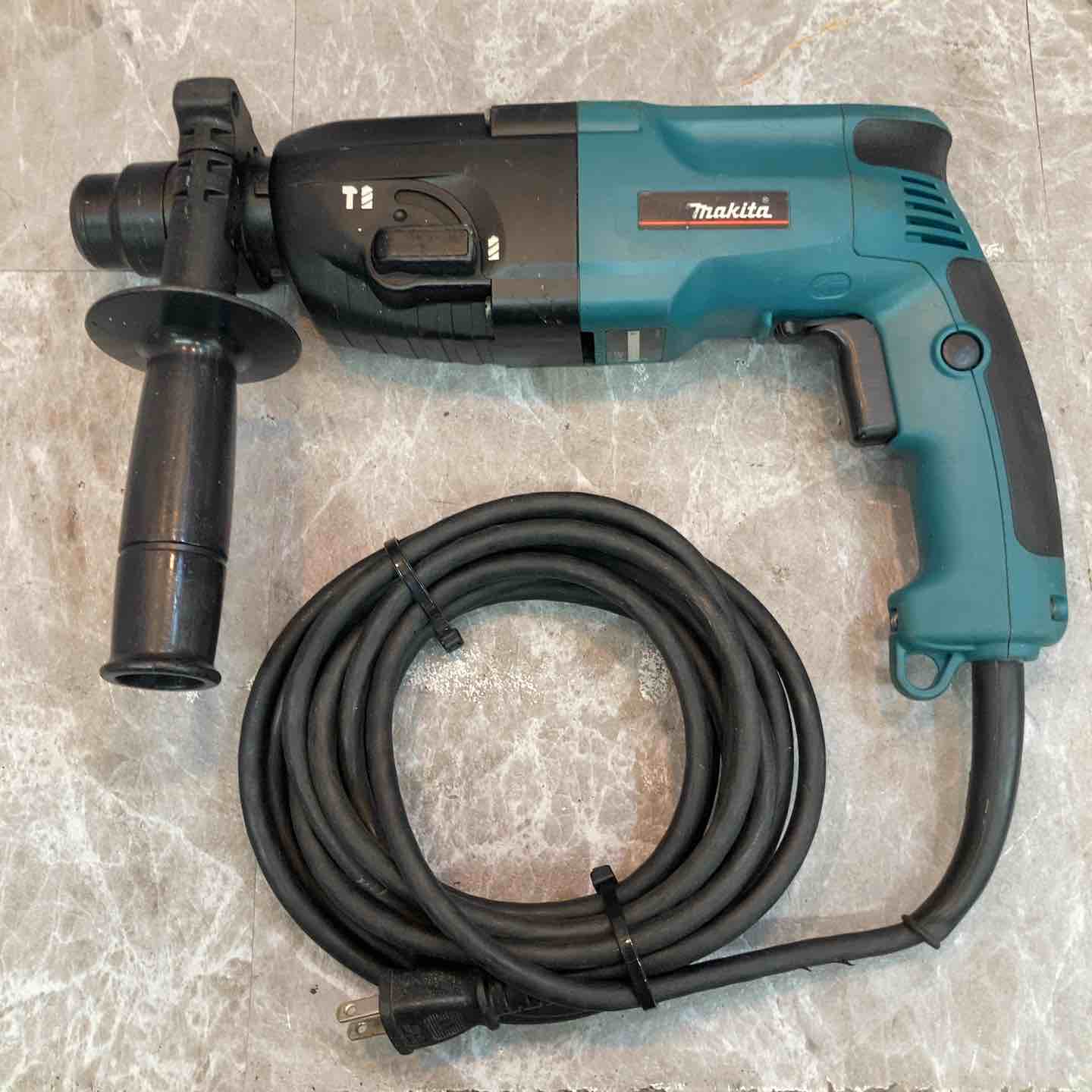 マキタ HR2440F 24㎜ハンマドリル ※ビット多数付属【リライズ野田愛宕店】【店頭取引限定】【中古】管理番号：ITVMV4L8S90O makita(マキタ) / ハンマドリル/HR2440F/状態考慮/ビット別売/ケース