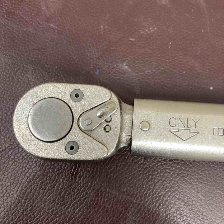【中古品】 東日製作所(TOHNICHI) シグナル式トルクレンチ QL100N4 ラチェット付プリセット形 20～100N・m 【東大和店】