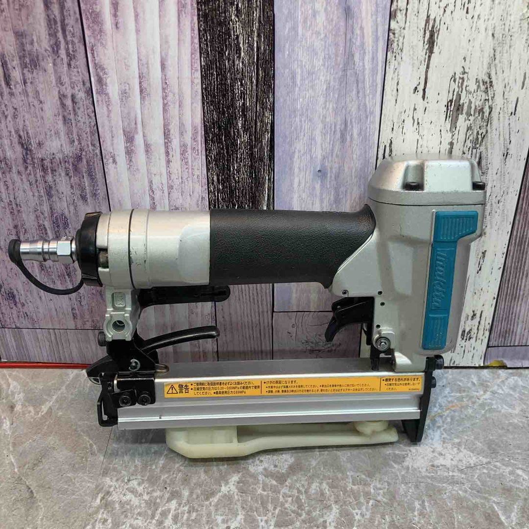 ◇マキタ(makita) 常圧エアタッカ 10mm AT1025AK【八潮店】