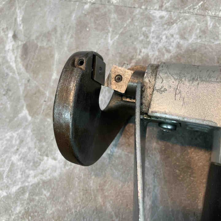 ボッシュ コードレスニブラ GSC10.8v-LIN【八潮店】