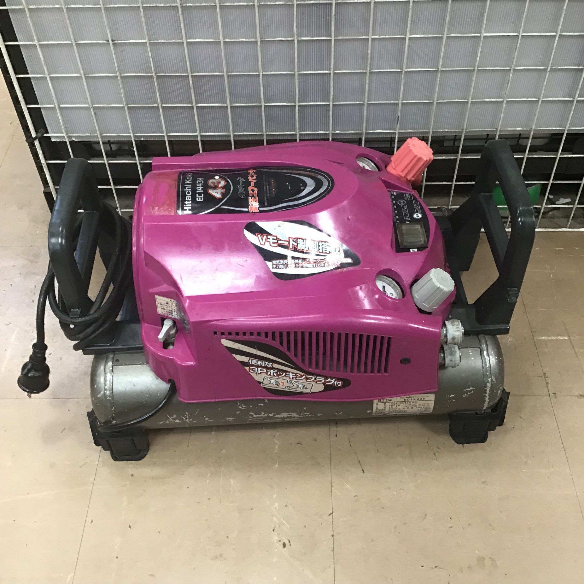 HITACHIエアーコンプレッサー 日立、高圧エアーコンプレッサー、EC1443H，使用中に突然、電源が入ら