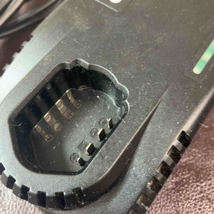 【中古品】スナップオン(Snap-on)14.4Vマイクロリチウムイオンバッテリー充電器 CTC772A【東大和店】