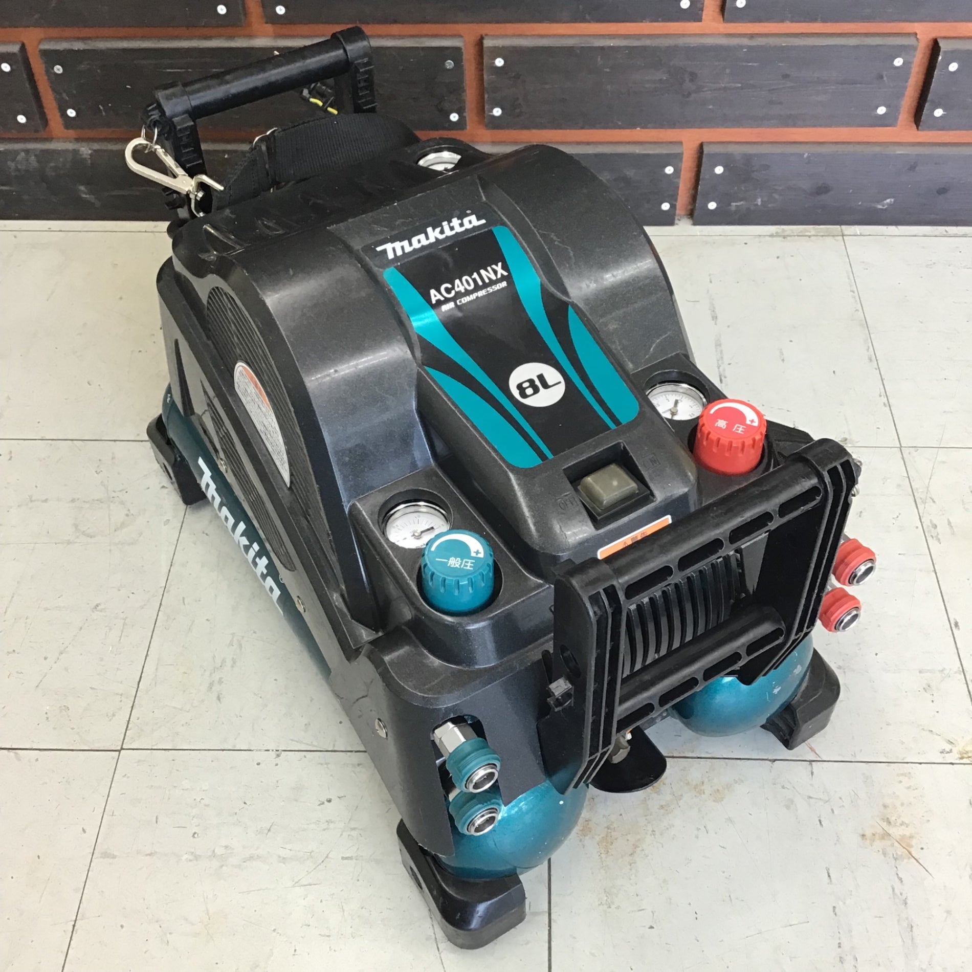 【中古品】 マキタ/makita 常圧/高圧エアコンプレッサー・AC401NXB 【鴻巣店】