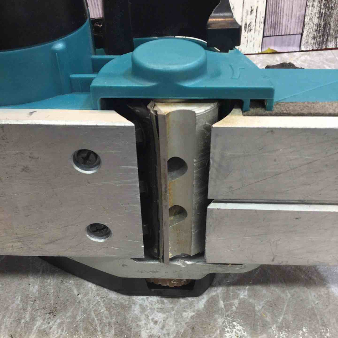 ★マキタ(makita) コードレスカンナ KP180DZ【八潮店】