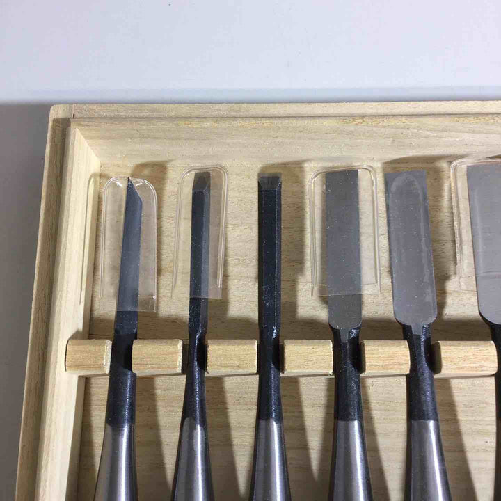 新光弘 追入のみ10本組(ヤスキ鋼)赤樫柄 木箱入▼鑿・鉋・大工道具 他 のみ ノミ【戸田店】