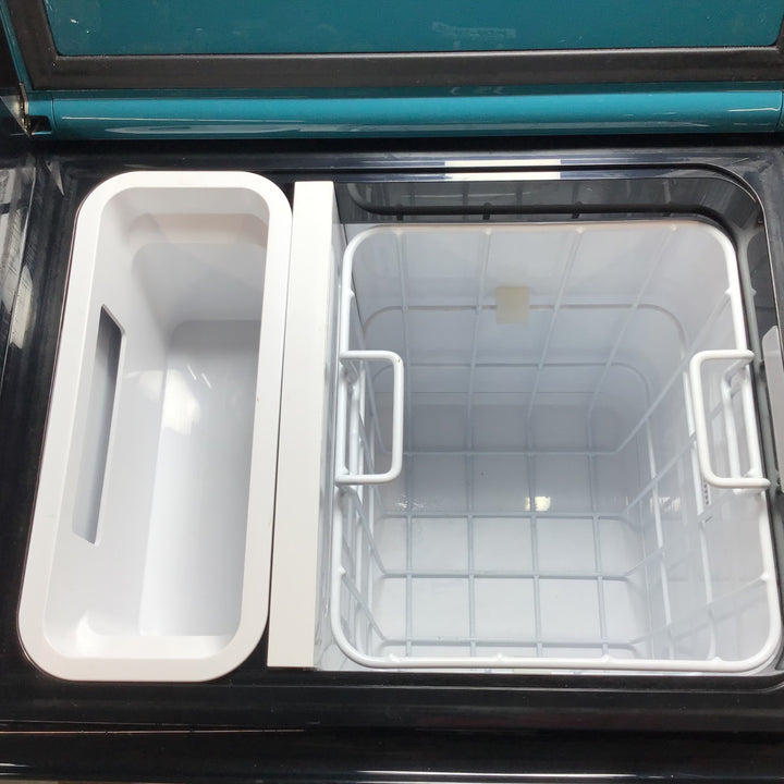 【中古品】★送料無料★マキタ makita 40V コードレス冷温庫 CW004GZ バッテリー2個 充電器付【戸田店】