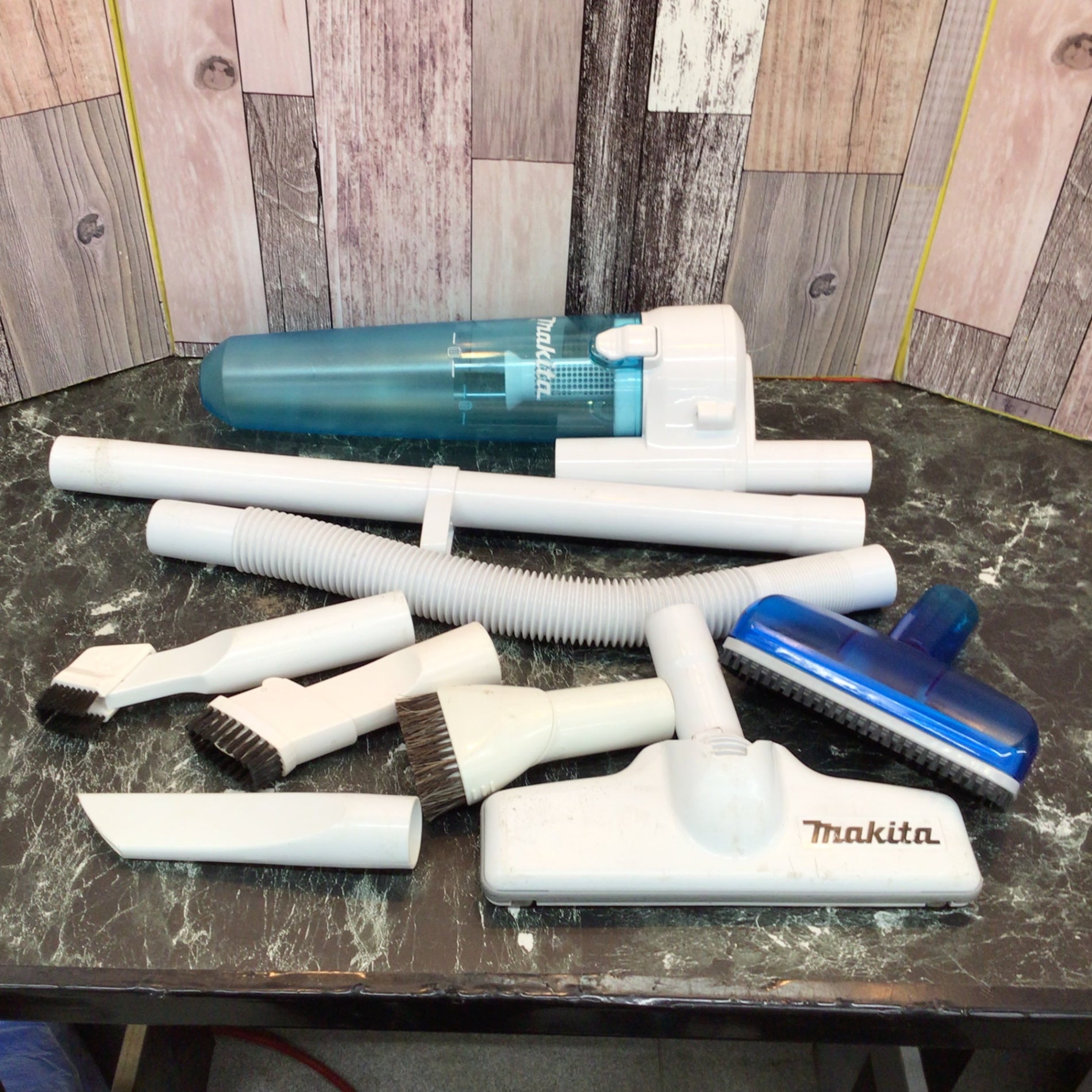 ☆マキタ(makita) コードレスクリーナー CL141FDZW【八潮店】 – アクト