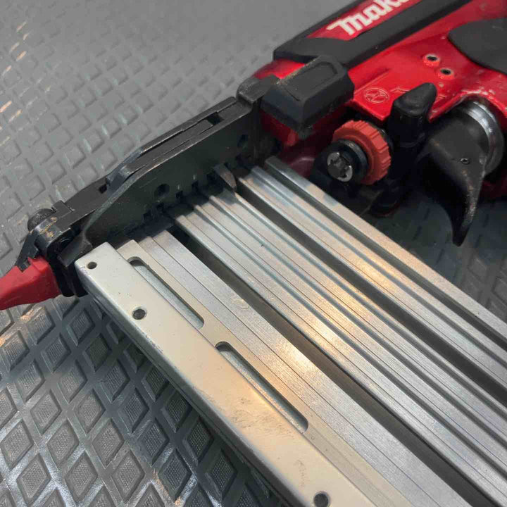 【中古品】マキタ(makita) 高圧ピンネイラ AF502HP【所沢店】