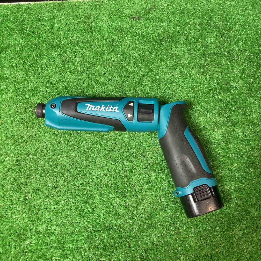 ☆マキタ(makita) 充電式ペンインパクトドライバ TD021DS 純正バッテリー1個+互換バッテリー1個おまけ付【岩槻店】