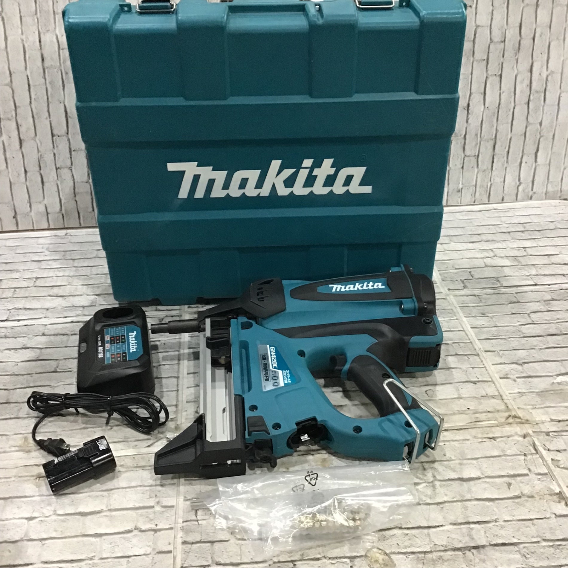 ☆マキタ(makita) コードレスコンクリート用ガスピン打ち機 GN420C
