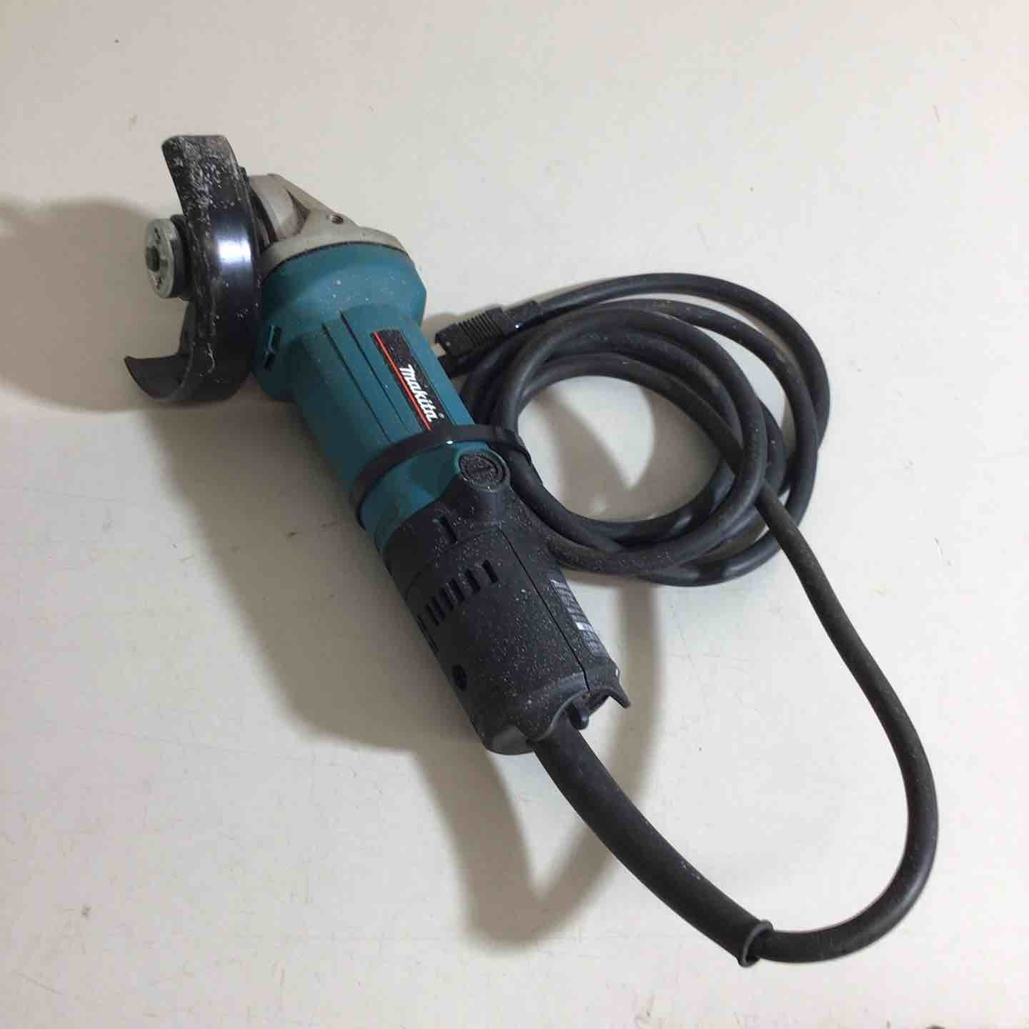 ☆マキタ(makita) 100mmディスクグラインダ 9533B【戸田店】 ☆マキタ(makita) 100mmディスクグラインダ 9533B【戸田店】 – アクト