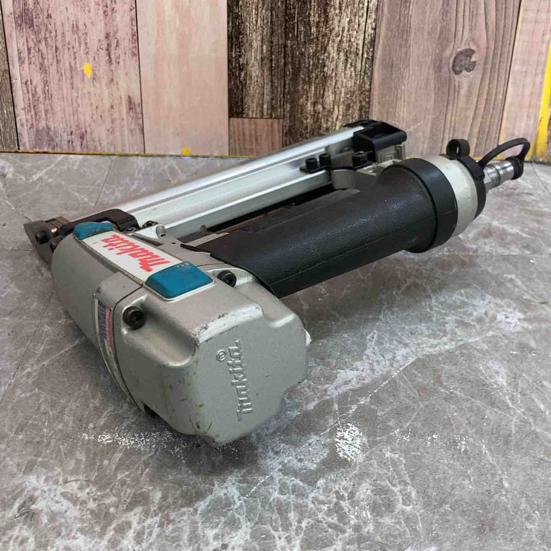 【中古品】★マキタ(makita) 常圧フィニッシュネイラ AF502N【八潮店】