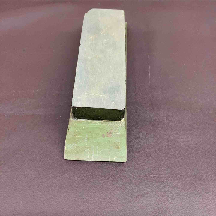 【超希少】 【中古美品】 天然砥石 京都 正本山？ 重量1.5Kg(台座含む) 長さ約225ｘ幅約75ｘ高さ約30 沼田？ 研ぎ 刃物 【東大和店】