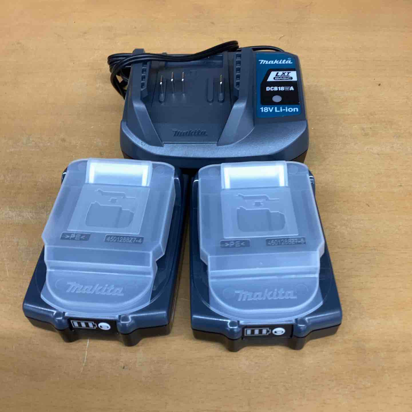 makita(マキタ)　リチウムイオンバッテリー18V2.0Ah　BLB182x2個　専用充電器　DCB18WA　セット【越谷店】 makita(マキタ) リチウムイオンバッテリー18V2.0Ah BLB182x2個 専用