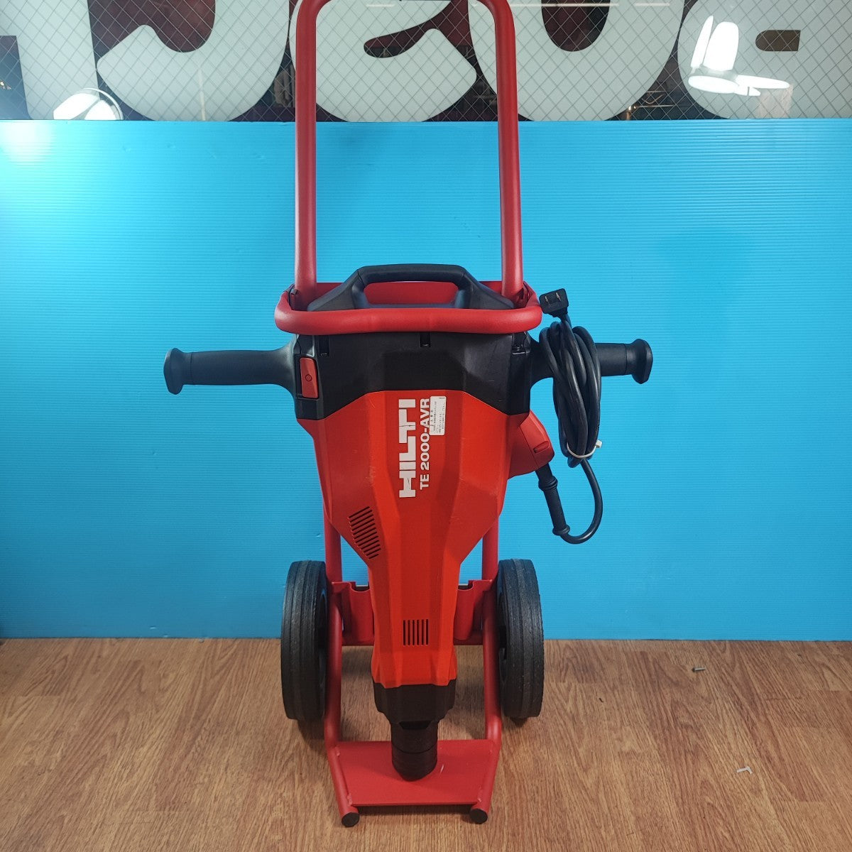 店頭受取り限定】☆ヒルティ(HILTI) 電動ブレーカー TE2000-AVR【岩槻店】 – アクトツールオンラインショップ