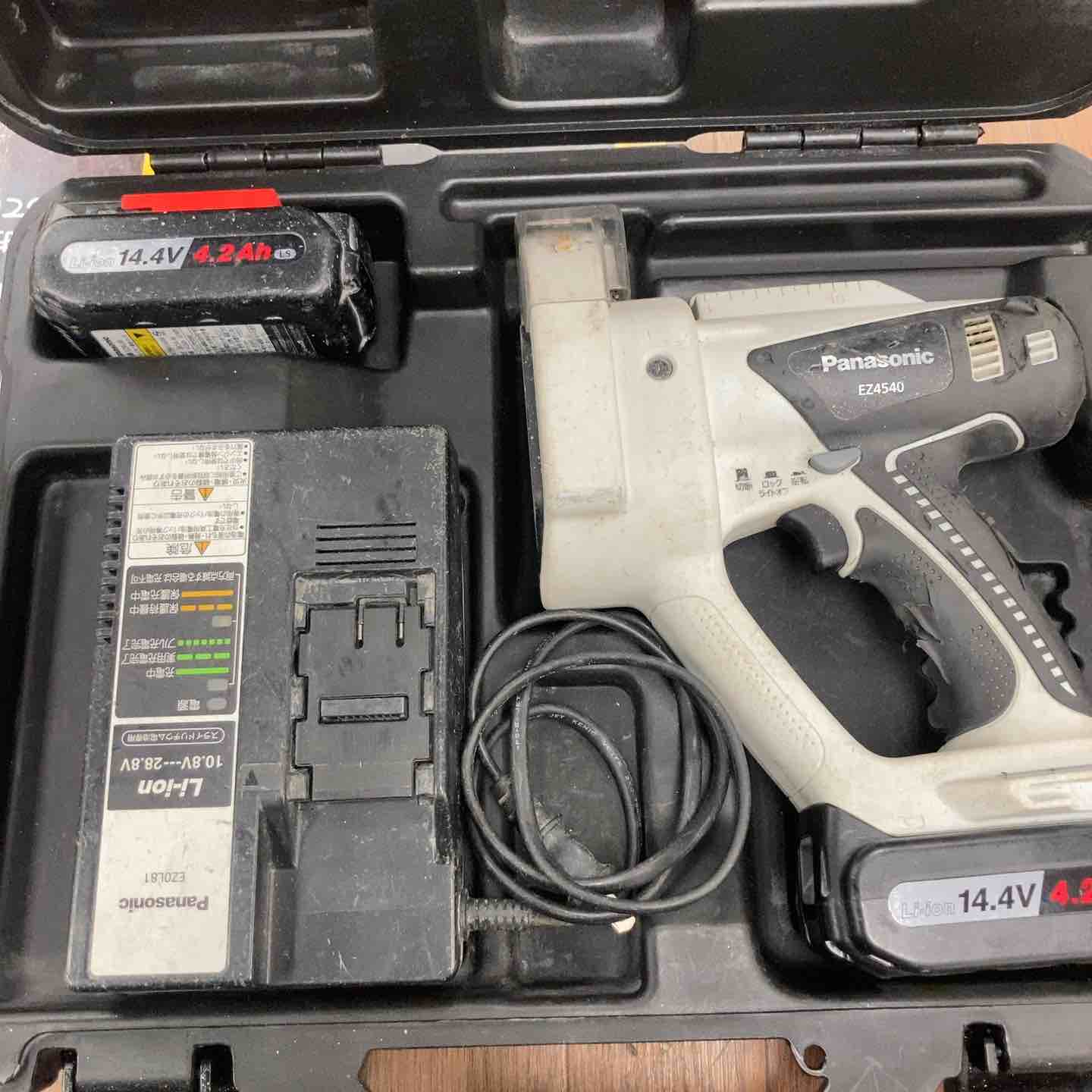 パナソニック(Panasonic) EZ4540LF2S-B コードレス全ネジカッター バッテリー付き【市川行徳店】【店頭取引限定】【中古】管理番号：IT1HX41GEXZK ☆パナソニック(Panasonic) コードレス全ネジカッター EZ4540LF2S-B
