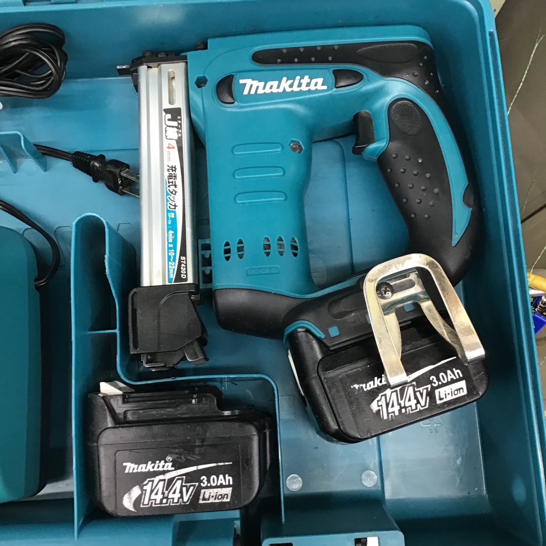 ☆マキタ(makita) 14.4V 4mm J線 コードレスタッカ ST420DRF【桶川店】 – アクトツールオンラインショップ