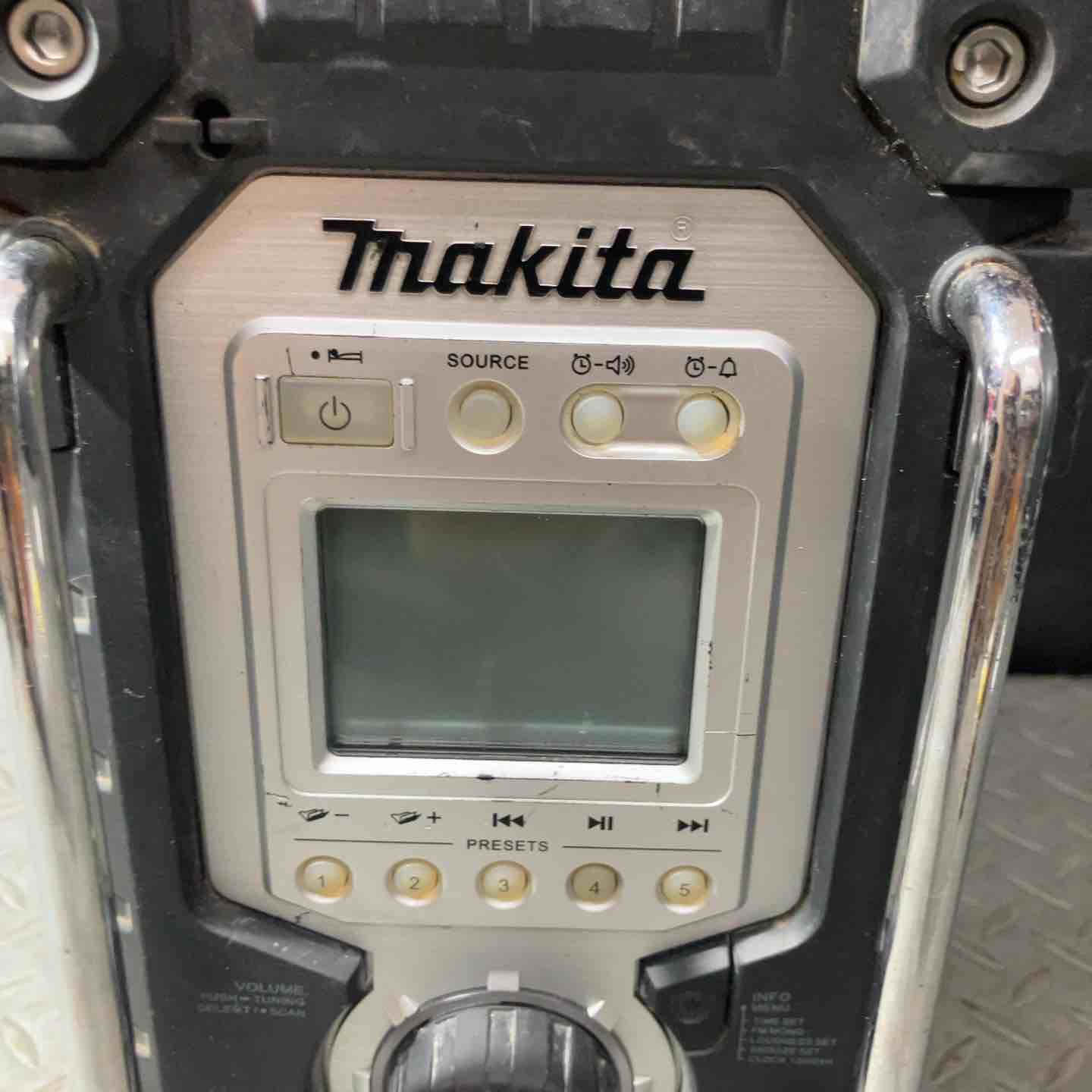 ☆マキタ(makita) コードレスラジオ MR103B【草加店】 – アクトツール