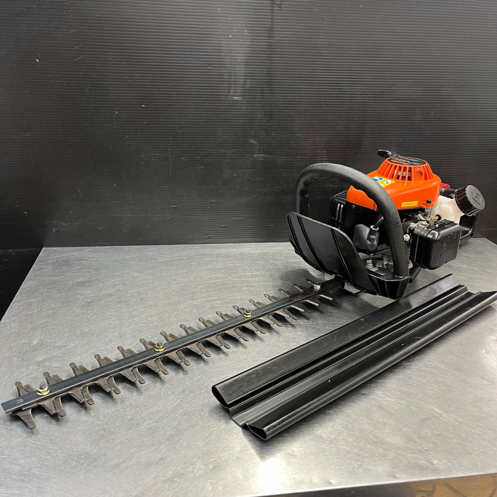 【中古】TANAKA エンジンヘッジトリマー THT-2000 中古品】タナカ(TANAKA) エンジンヘッジトリマー THT-2000 (500mm