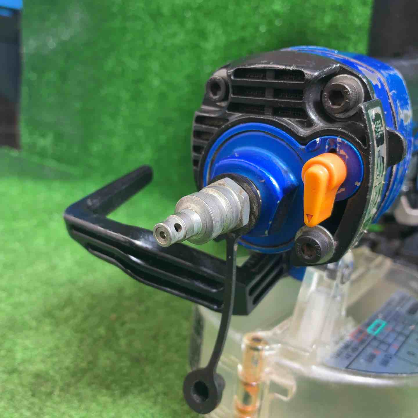 中古品】 ハイコーキ(HIKOKI ※旧:日立工機) 高圧エアネジ打ち機 WF4H2