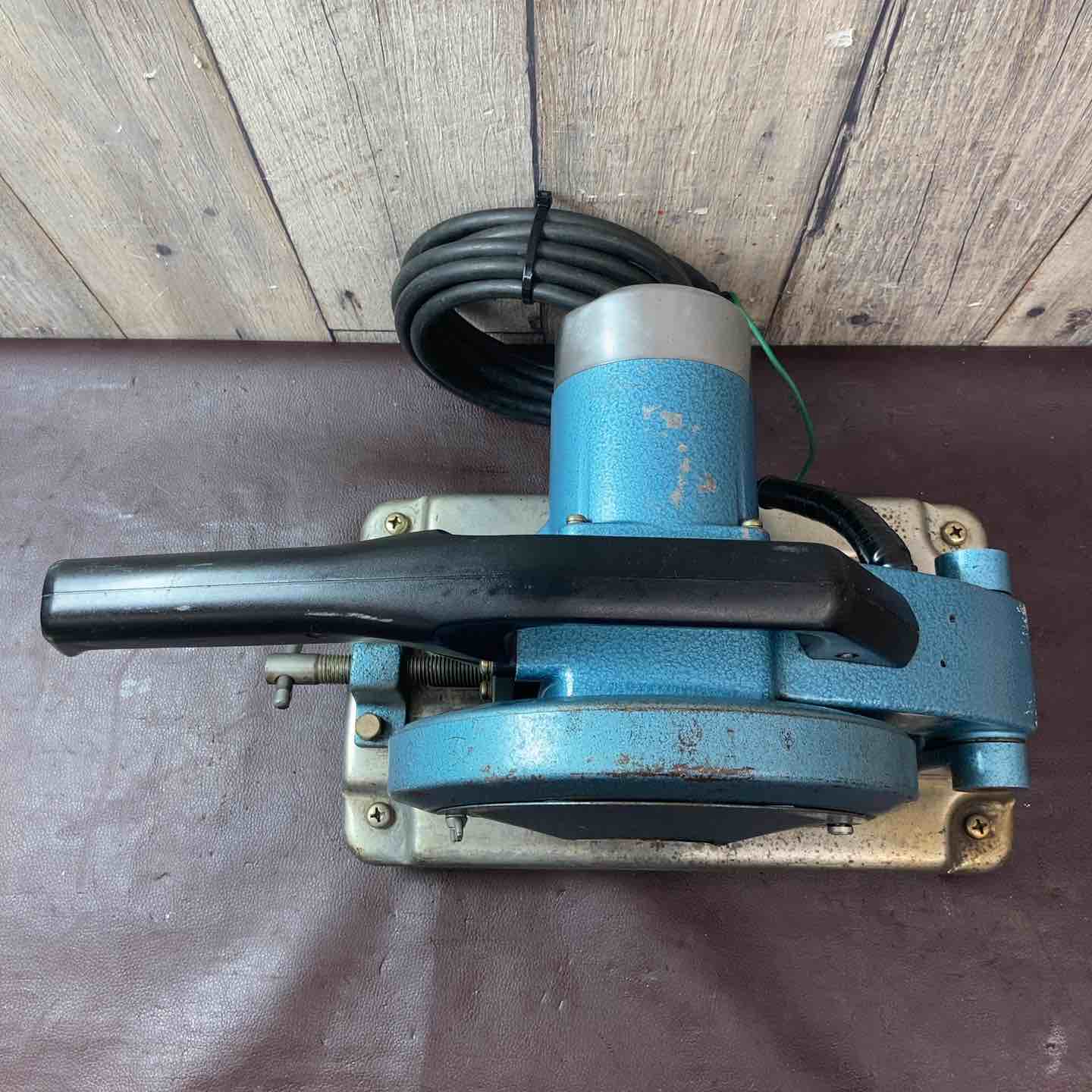 新ダイワ ライトカッター L60C 高速カッター 高速切断機 電動工具 DIY 中古品 ◇新ダイワ(Shindaiwa) 205mm高速切断機 L60C ライトカッター【越谷店