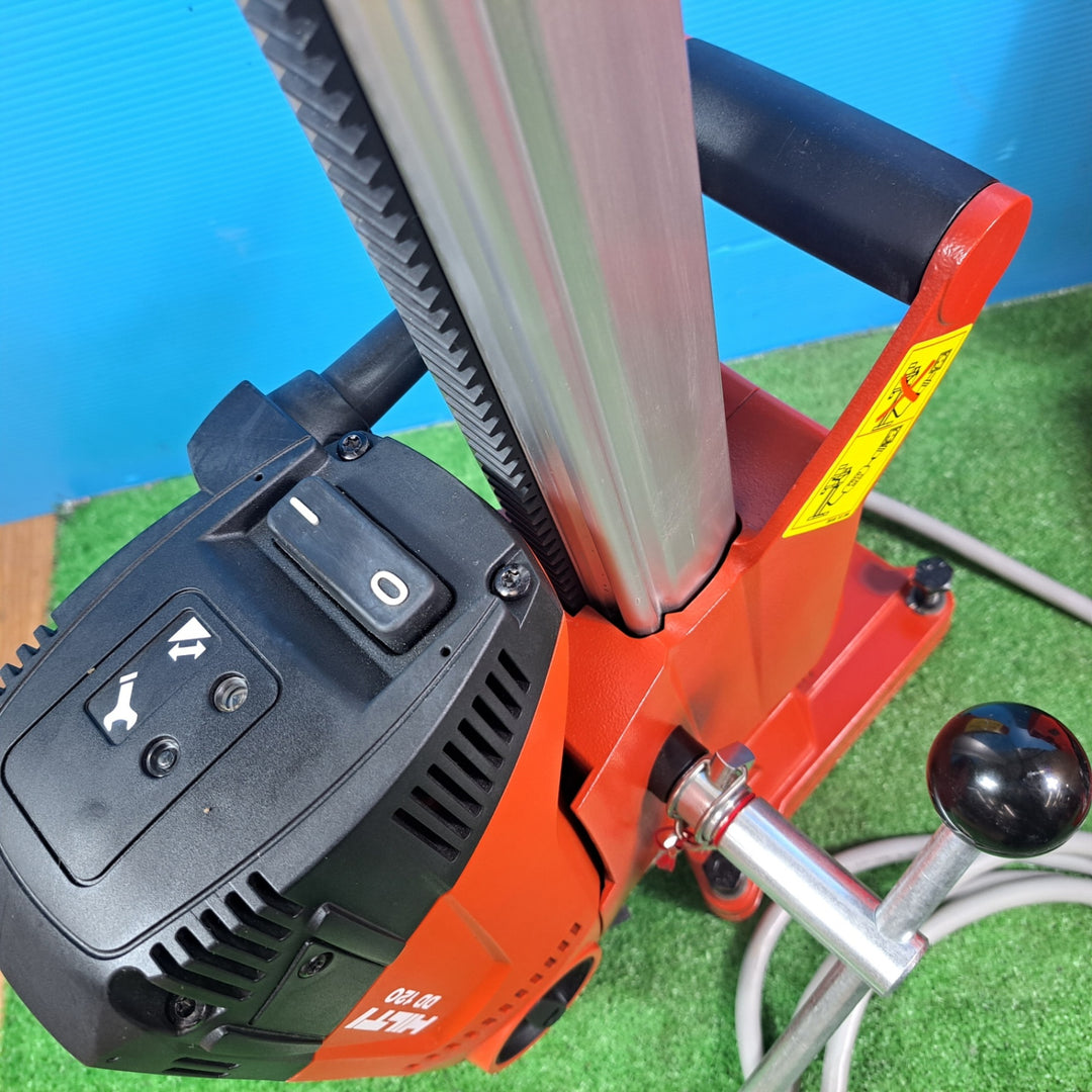 【美品】★ヒルティ(Hilti) ダイヤモンドコアドリル DD 120 給水タンク付 アンカーおまけ【岩槻店】