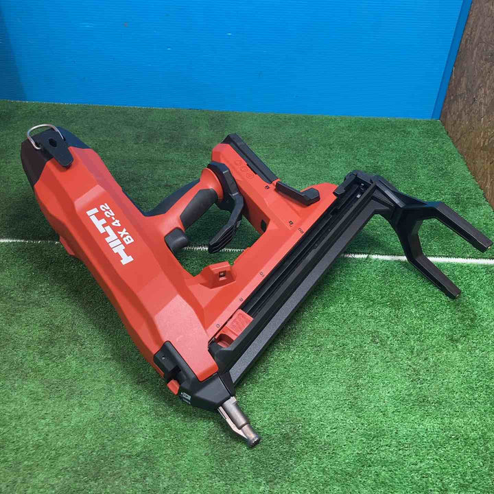 ★ヒルティ(Hilti) コードレスコンクリートネイラー(M&E版) BX 4-ME-22(フルセット バッテリー2個 22V 2.6Ah #3961806)【岩槻店】