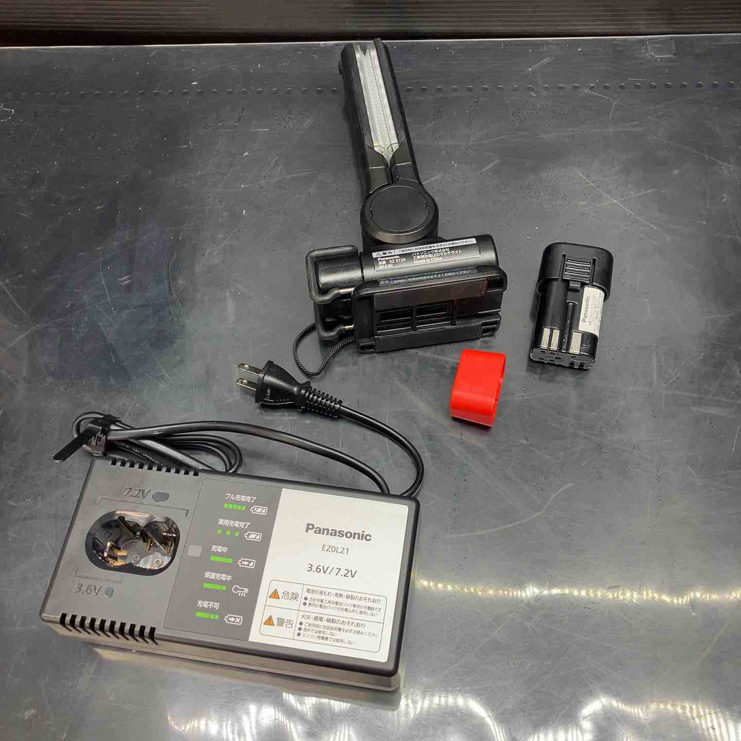 パナソニック 充電LEDマルチライトEZ3720(7.2V) 450ルーメン・連続点灯最大16時間 1.5Ah電池パック×2個・充電器・マグネットベース付 ブラック EZ3720LA2S-B【川越店】