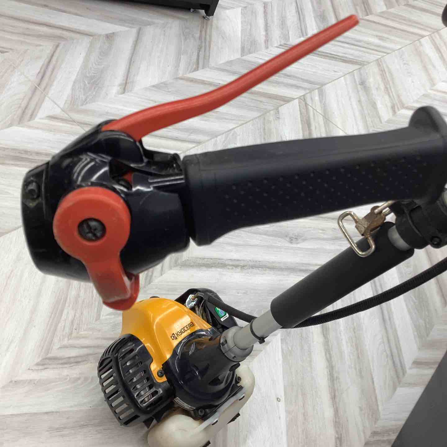 店頭受取り限定】京セラ(Kyocera) 旧リョービ エンジン刈払機 EKM-2300