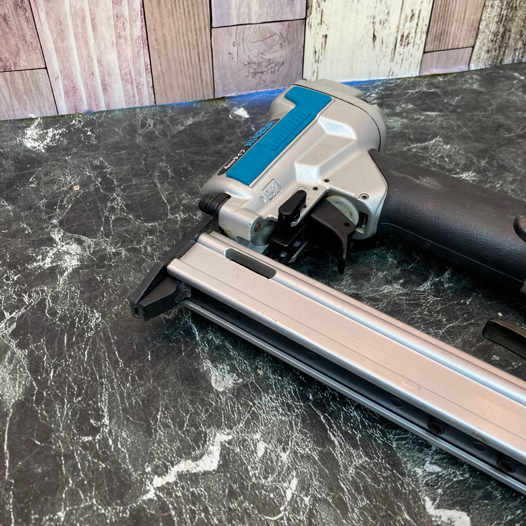★マキタ(makita) 常圧エアタッカ AT425AK【八潮店】
