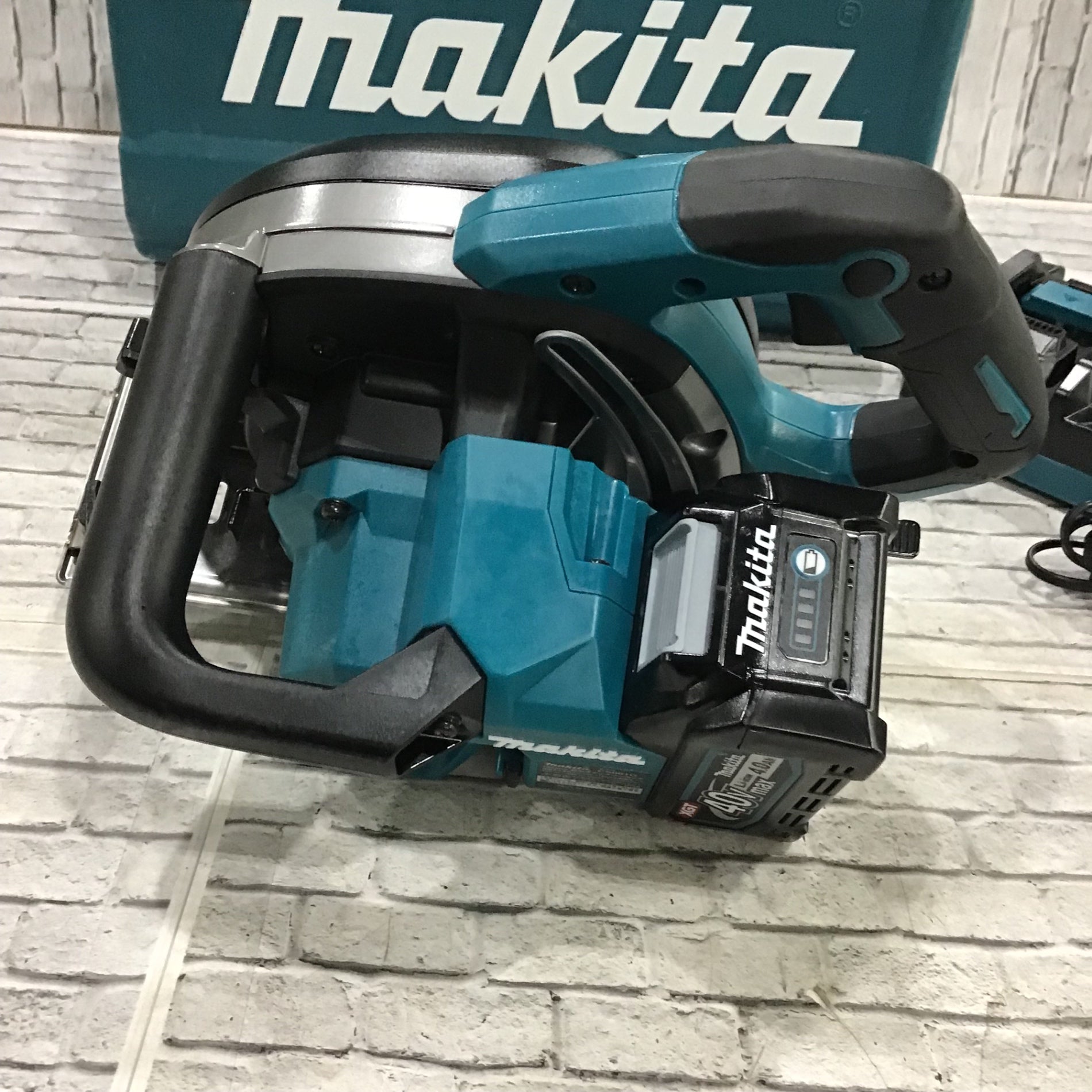 ☆マキタ(makita) コードレスチップソーカッター CS001GRMX【川口店 