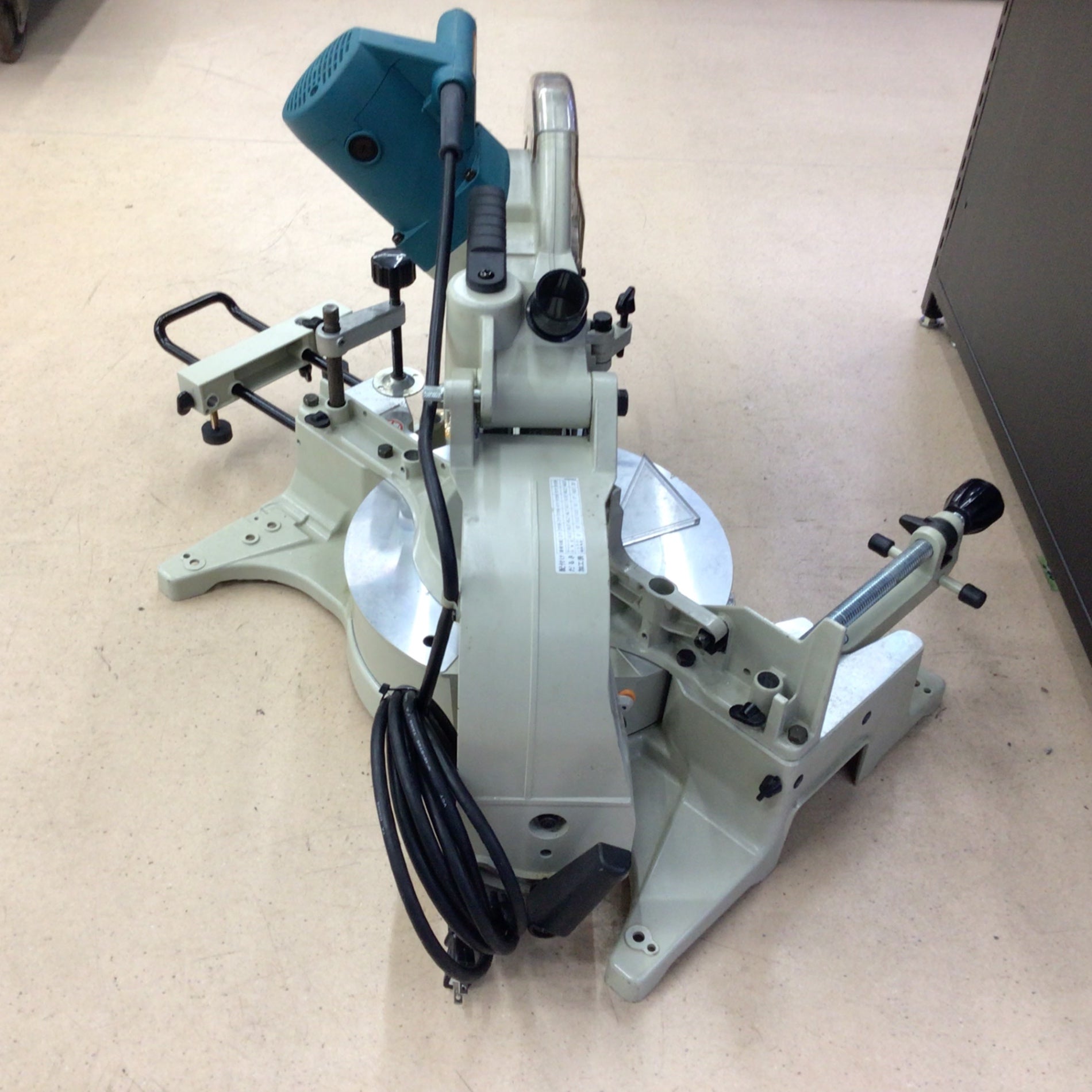 店頭受取り限定】 マキタ(makita) 卓上スライド丸ノコ LS1212 【東大和