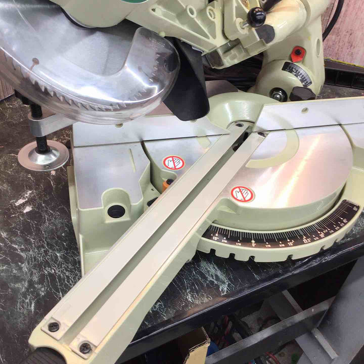 〇マキタ(makita) スライドマルノコ AC100V のこ刃径190mm M244【八潮店】