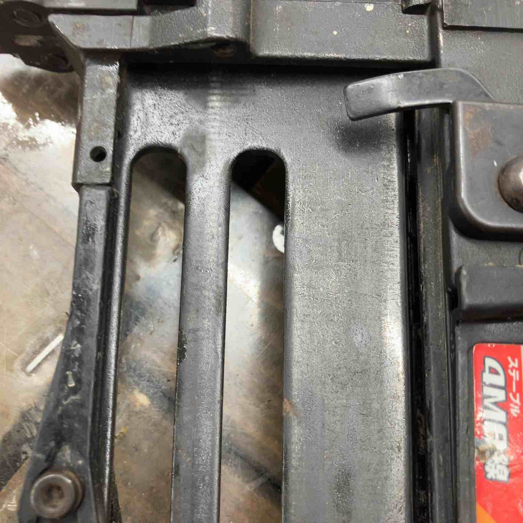 ◇マキタ(makita) 高圧フロアタッカ AT450H (4MA)【戸田店】