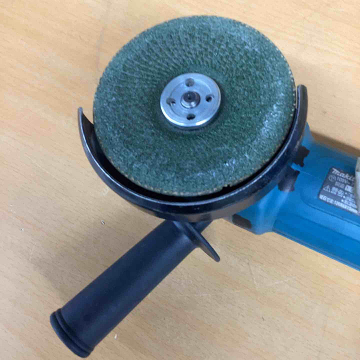 ☆マキタ(makita) 100mmディスクグラインダ GA4032【越谷店】