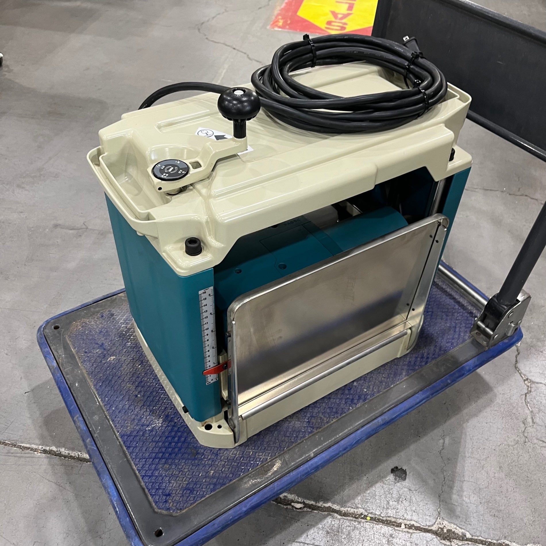 マキタ(makita) 2012NB 自動カンナ　100V【野田愛宕店】【店頭取引限定】【中古】管理番号：ITEZ9Y49Z1MK マキタ（makita） 自動カンナ 2012NB 替刃式 : ツールズ匠 - 通販