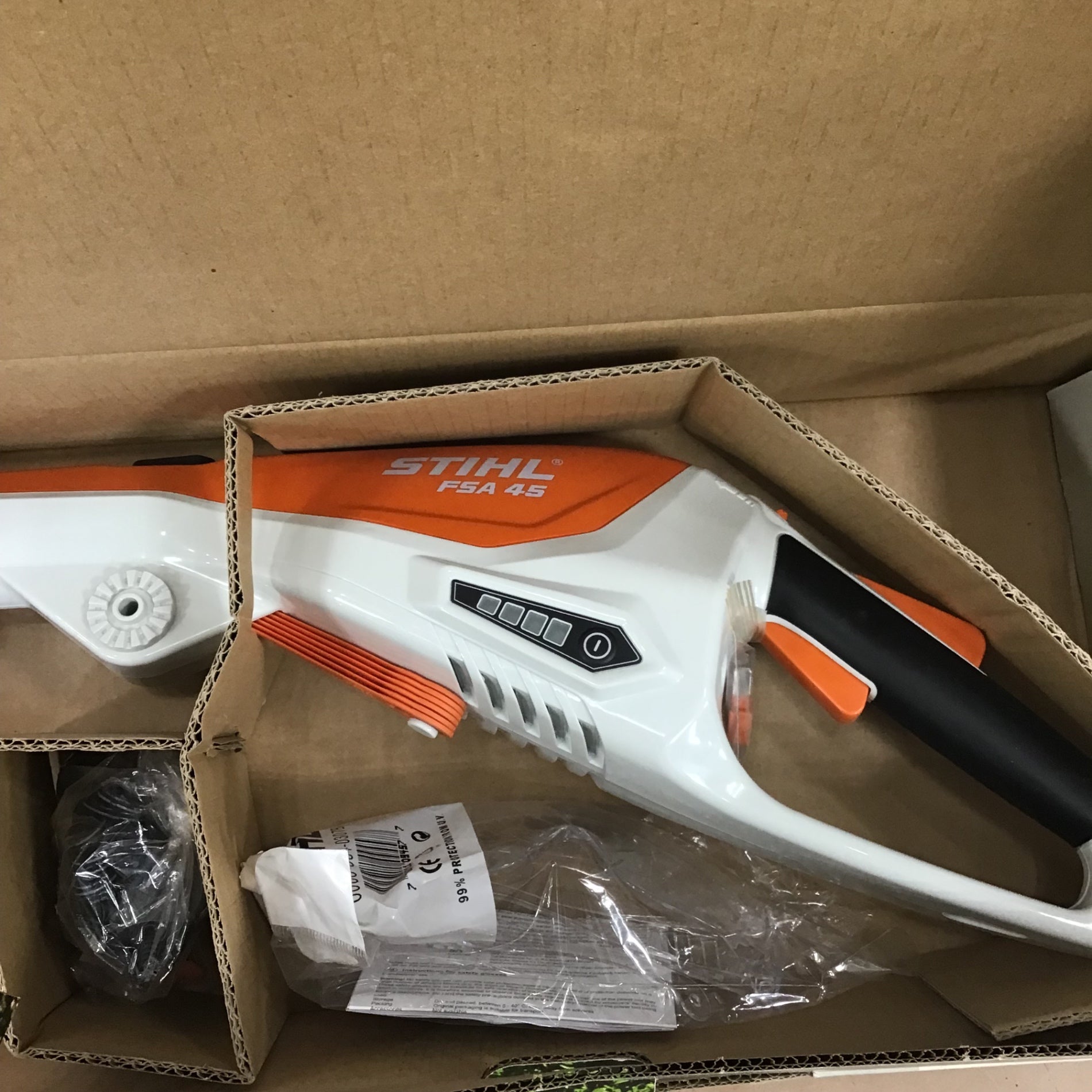 未使用長期保管品】STIHL スチール FSA 45 バッテリー内臓 刈払機